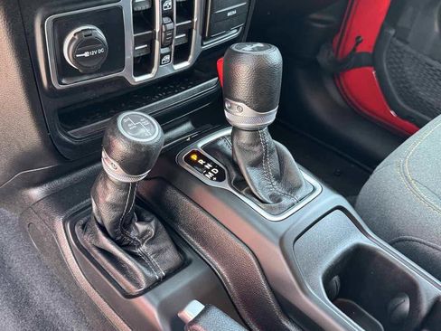 Used 2024 Jeep Wrangler Unlimited AWD/4WD image 30