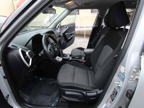Used 2020 Kia Soul S image 9