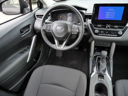 Certified 2025 Toyota Corolla Cross LE image 10