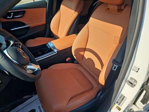 Used 2025 Mercedes-Benz C 300 Sedan image 20