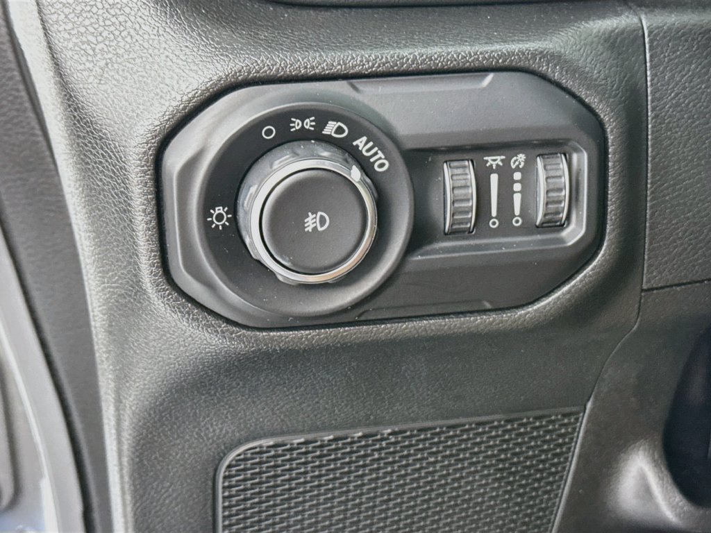 Used 2021 Jeep Wrangler Unlimited Sahara w/ Cold Weather Group AWD/4WD image 11