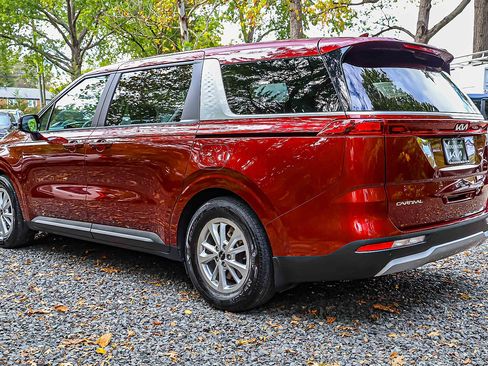 Certified 2023 Kia Carnival LX image 4