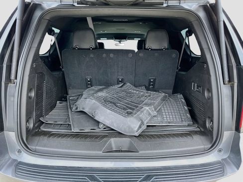Used 2021 Chevrolet Suburban LT w/ Luxury Package RWD image 32