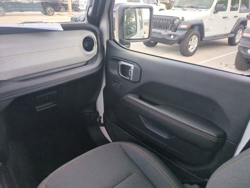 Used 2025 Jeep Wrangler Unlimited Sahara w/ Safety Group image 18