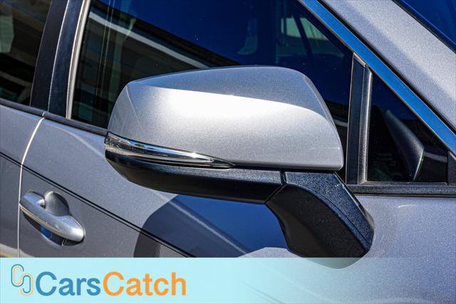 Used 2020 Toyota RAV4 XLE w/ Convenience Package FWD image 17