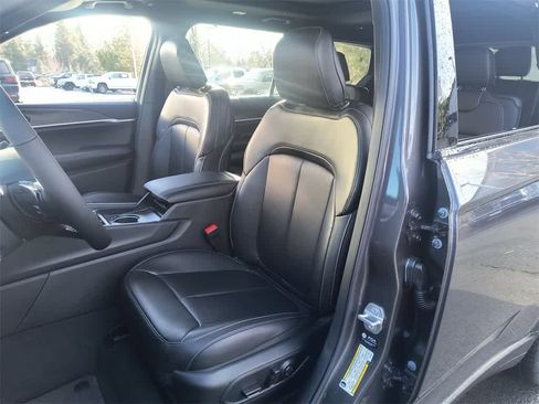 New 2025 Jeep Grand Cherokee L Limited image 11