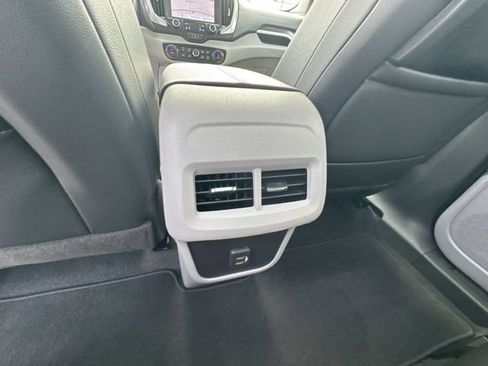 Used 2022 GMC Terrain SLT w/ Infotainment Package II AWD/4WD image 22