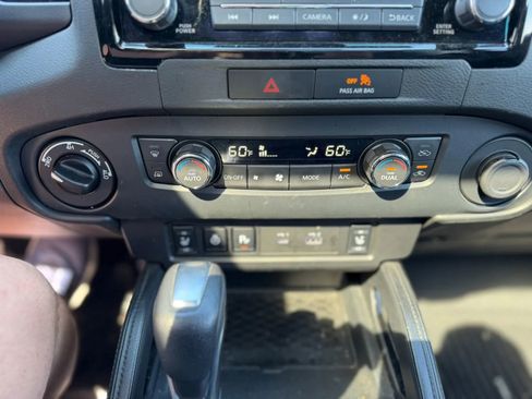 Used 2022 Nissan Frontier PRO-4X w/ Pro-4X Premium Package AWD/4WD image 17