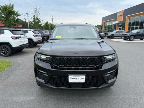 Used 2023 Jeep Grand Cherokee Limited w/ Black Appearance Package AWD/4WD image 2
