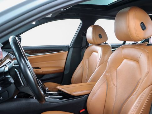 Used 2019 BMW 530i xDrive w/ Convenience Package image 24