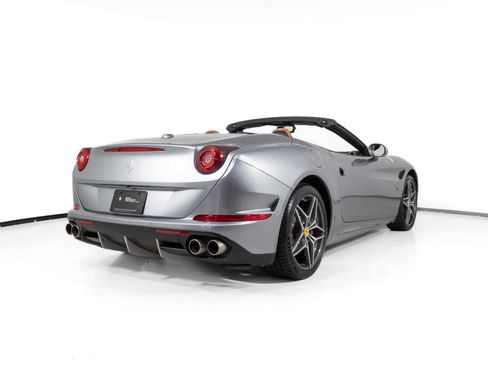 Used 2016 Ferrari California T RWD image 7