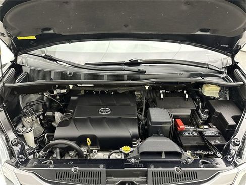 Used 2015 Toyota Sienna XLE image 27