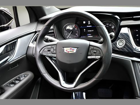 Certified 2023 Cadillac XT6 Premium Luxury w/ Technology Package FWD image 18