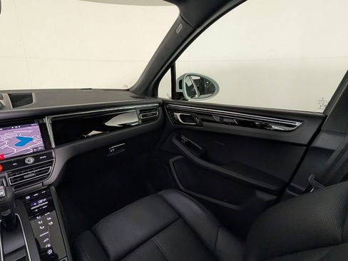 Certified 2026 Porsche Macan AWD/4WD image 22
