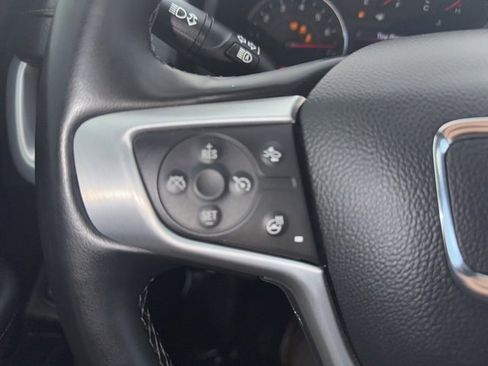 Used 2024 GMC Terrain SLT image 33