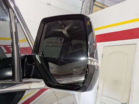 Used 2016 Cadillac Escalade Luxury image 51