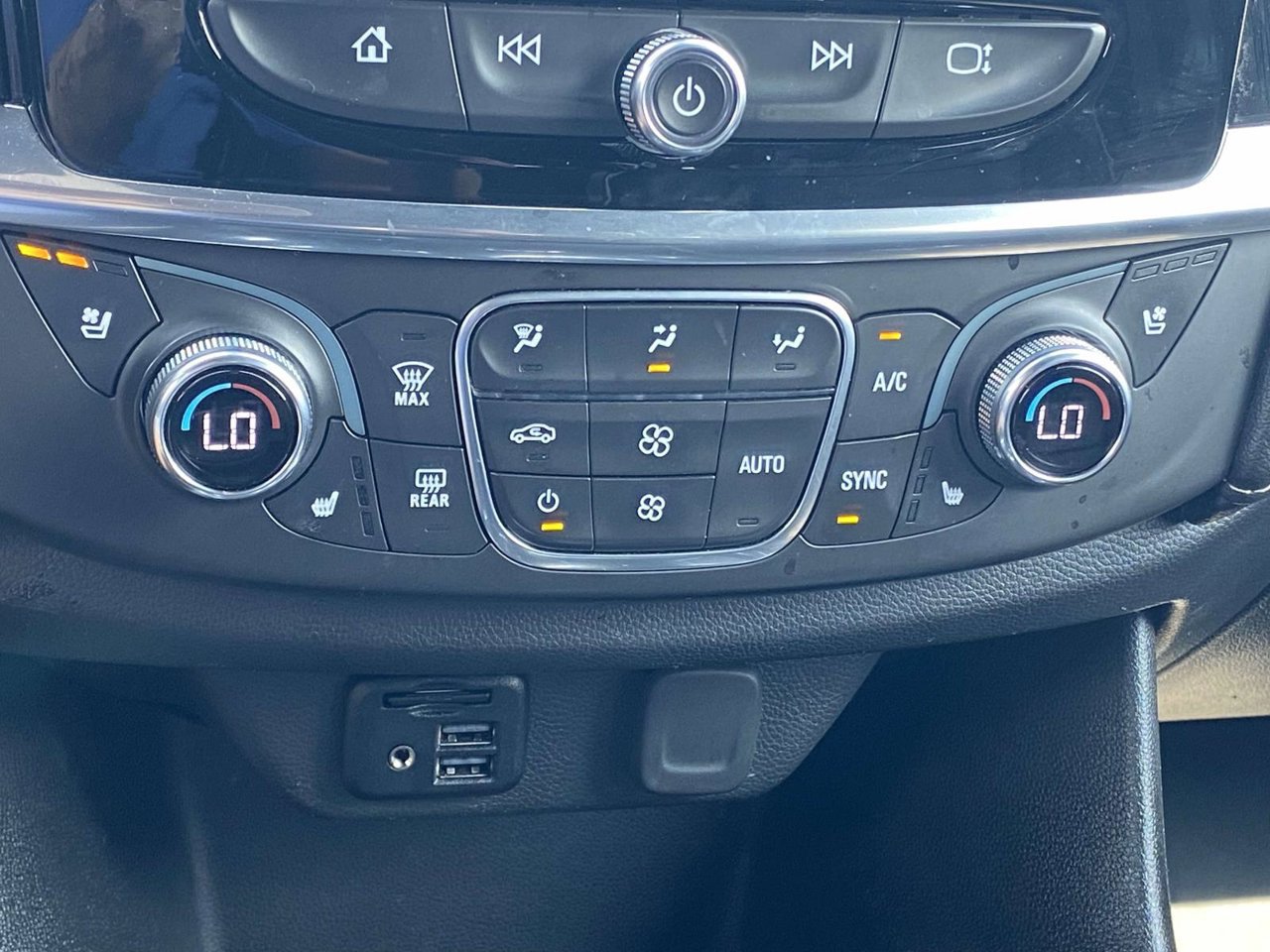 Used 2023 Chevrolet Traverse Premier AWD/4WD image 30