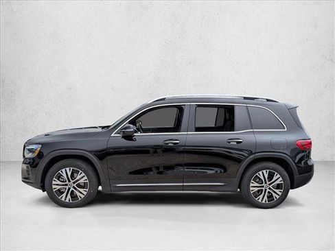 Used 2025 Mercedes-Benz GLB 250 4MATIC image 9