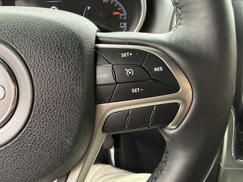 Used 2018 Jeep Grand Cherokee Limited w/ Luxury Group II image 19