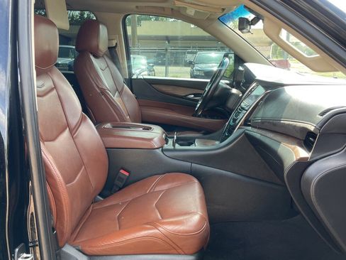 Used 2018 Cadillac Escalade ESV Luxury RWD image 7