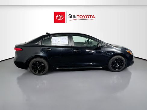 Used 2021 Toyota Corolla LE FWD image 2
