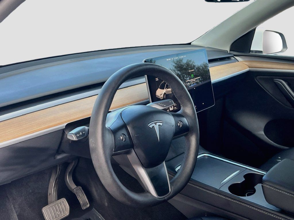 Used 2024 Tesla Model Y Long Range AWD/4WD image 9
