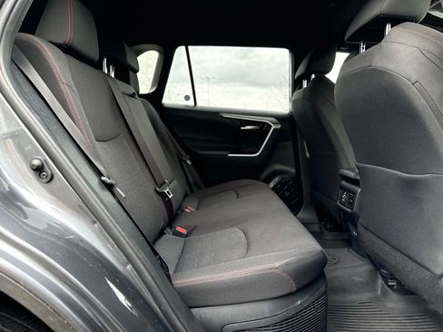 Used 2024 Toyota RAV4 SE image 18