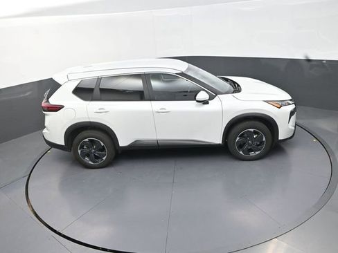 Used 2024 Nissan Rogue SV AWD/4WD image 32