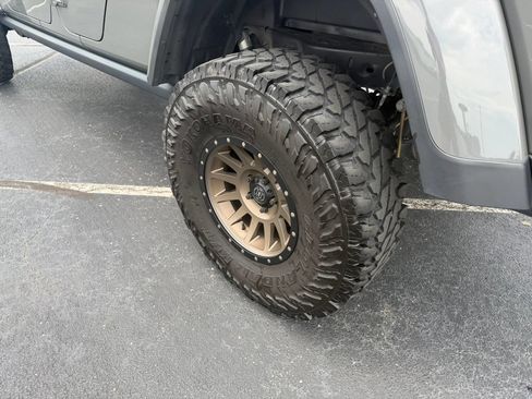 Used 2021 Jeep Gladiator Rubicon AWD/4WD image 10