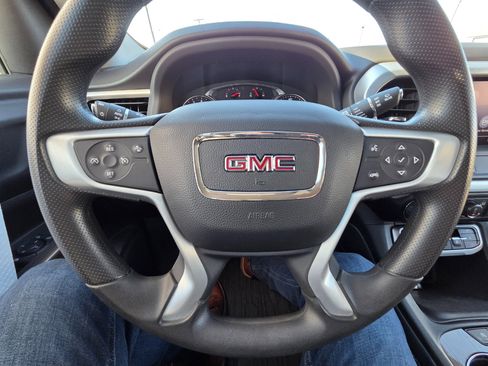 Used 2023 GMC Acadia SLE w/ Driver Convenience Package image 17