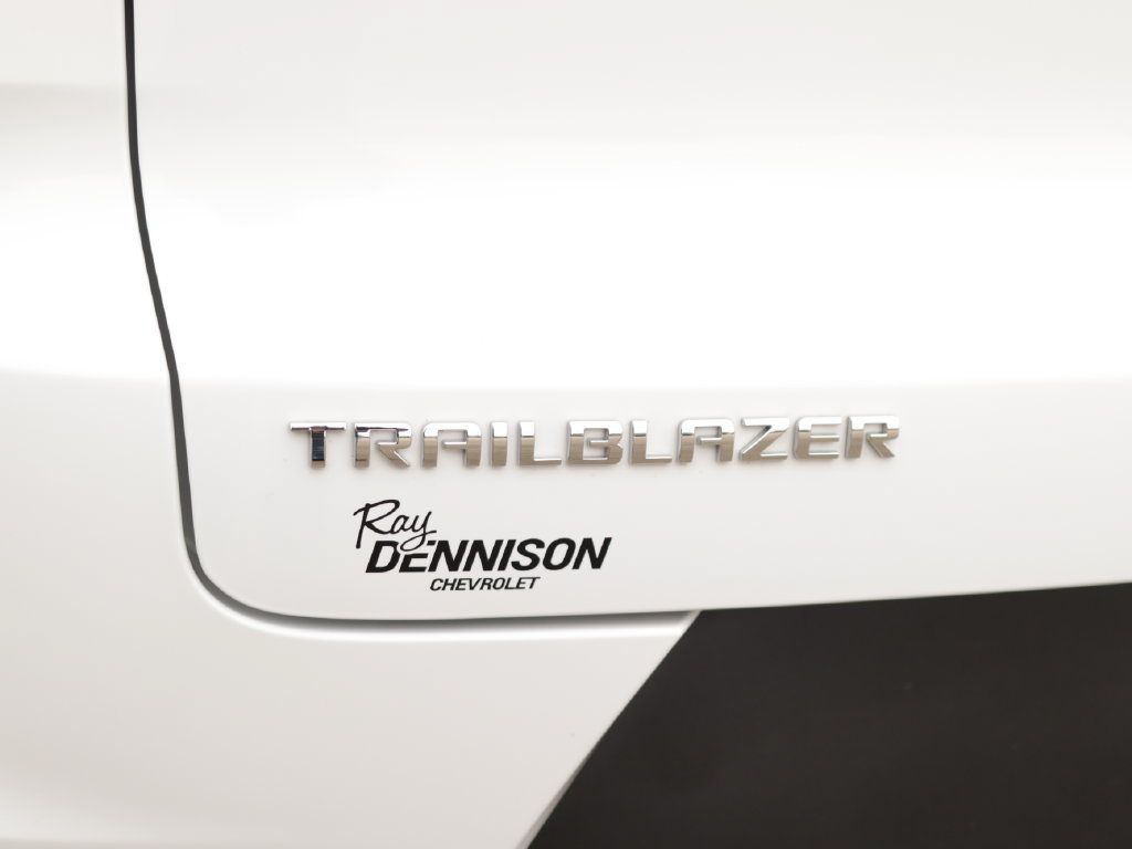 Used 2026 Chevrolet TrailBlazer LT w/ LT Cold Weather Package FWD image 30
