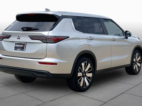 Used 2025 Mitsubishi Outlander SE FWD image 13