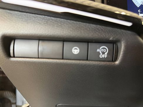 Used 2025 Nissan Kicks SR image 24