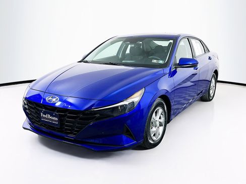 Certified 2023 Hyundai Elantra SE image 3