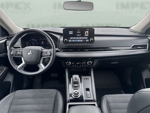 Used 2023 Mitsubishi Outlander SE image 12