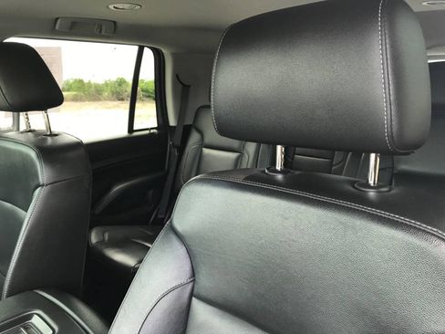 Used 2019 Chevrolet Tahoe LT w/ Luxury Package AWD/4WD image 7