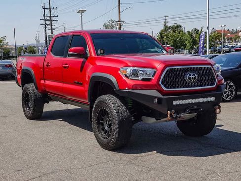Used 2019 Toyota Tacoma TRD Off-Road w/ Technology Package AWD/4WD image 3