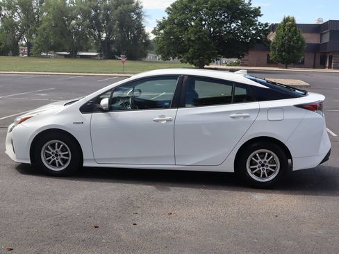Used 2016 Toyota Prius Two FWD image 9
