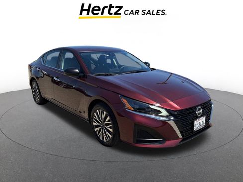 Used 2024 Nissan Altima 2.5 SV FWD image 1