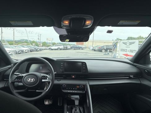 Used 2025 Hyundai Elantra Sport FWD image 21