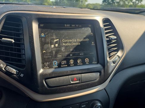 Used 2017 Jeep Cherokee Limited AWD/4WD image 10