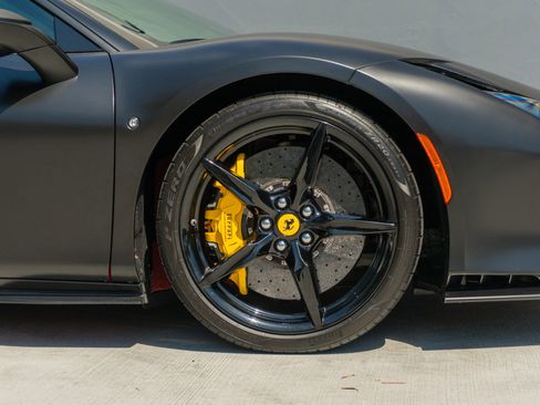 Used 2021 Ferrari F8 Tributo image 38