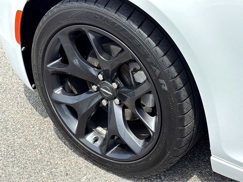 Used 2021 Chrysler 300 Touring w/ Sport Appearance Package RWD image 18