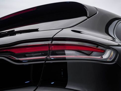 Certified 2026 Porsche Macan AWD/4WD image 12