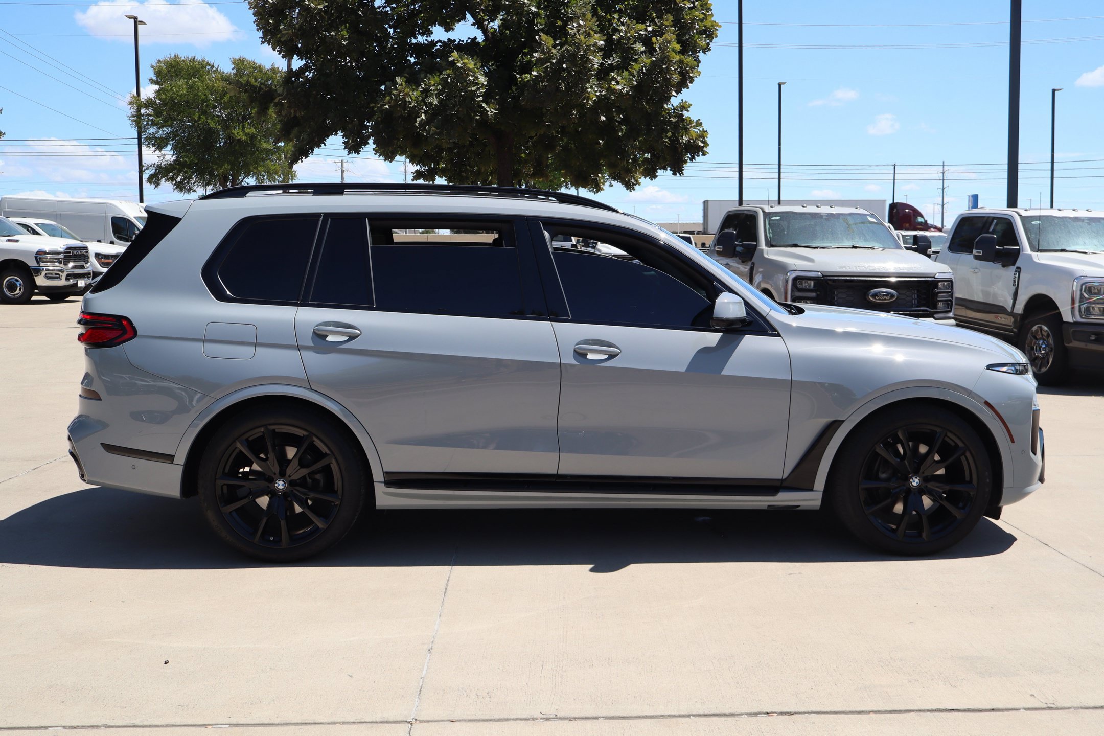 Used 2025 BMW X7 xDrive40i AWD/4WD image 3