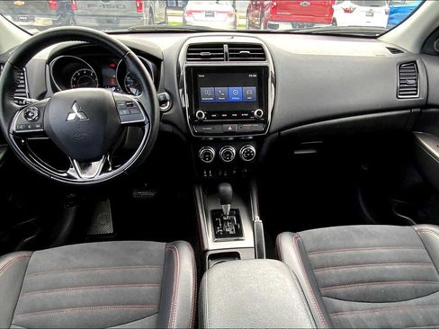 Used 2024 Mitsubishi Outlander Sport SE image 14