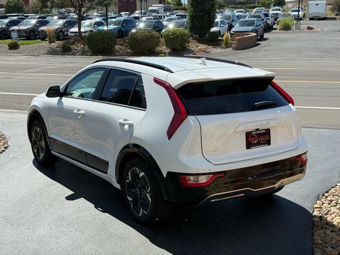 Used 2023 Kia Niro Wind w/ Wind Preserve Package FWD image 22