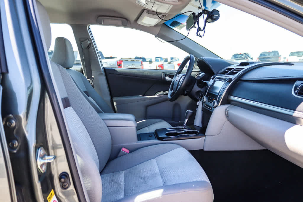 Used 2014 Toyota Camry LE FWD image 15