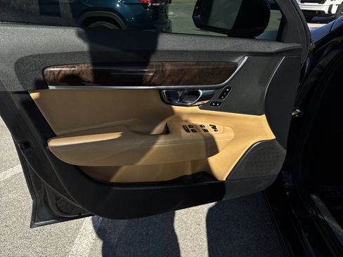 Used 2017 Volvo S90 T6 Momentum w/ Vision Package image 23