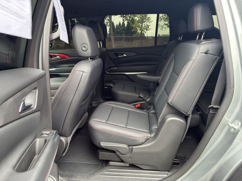 Used 2025 Chevrolet Traverse Z71 w/ Enhanced Driving Package AWD/4WD image 43